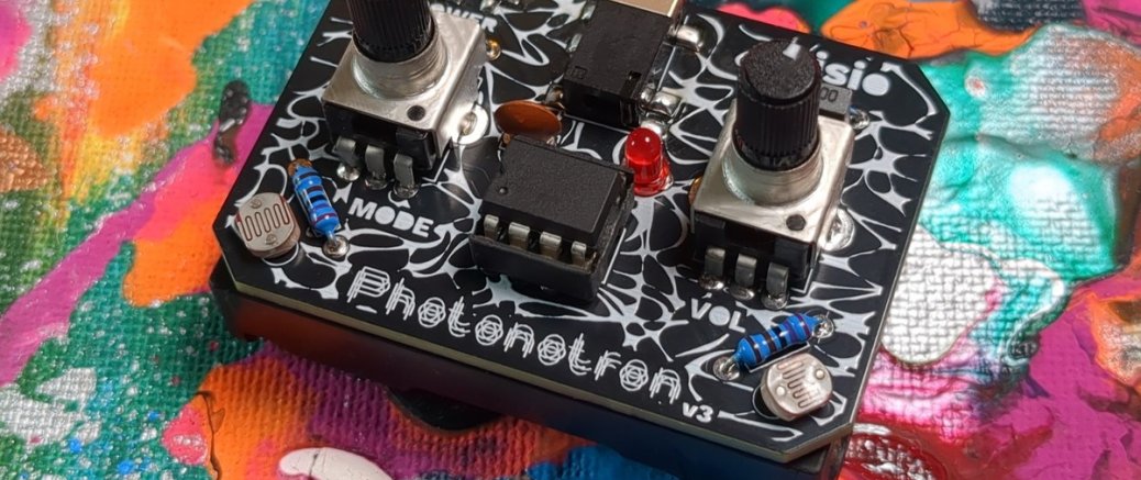Photonotron